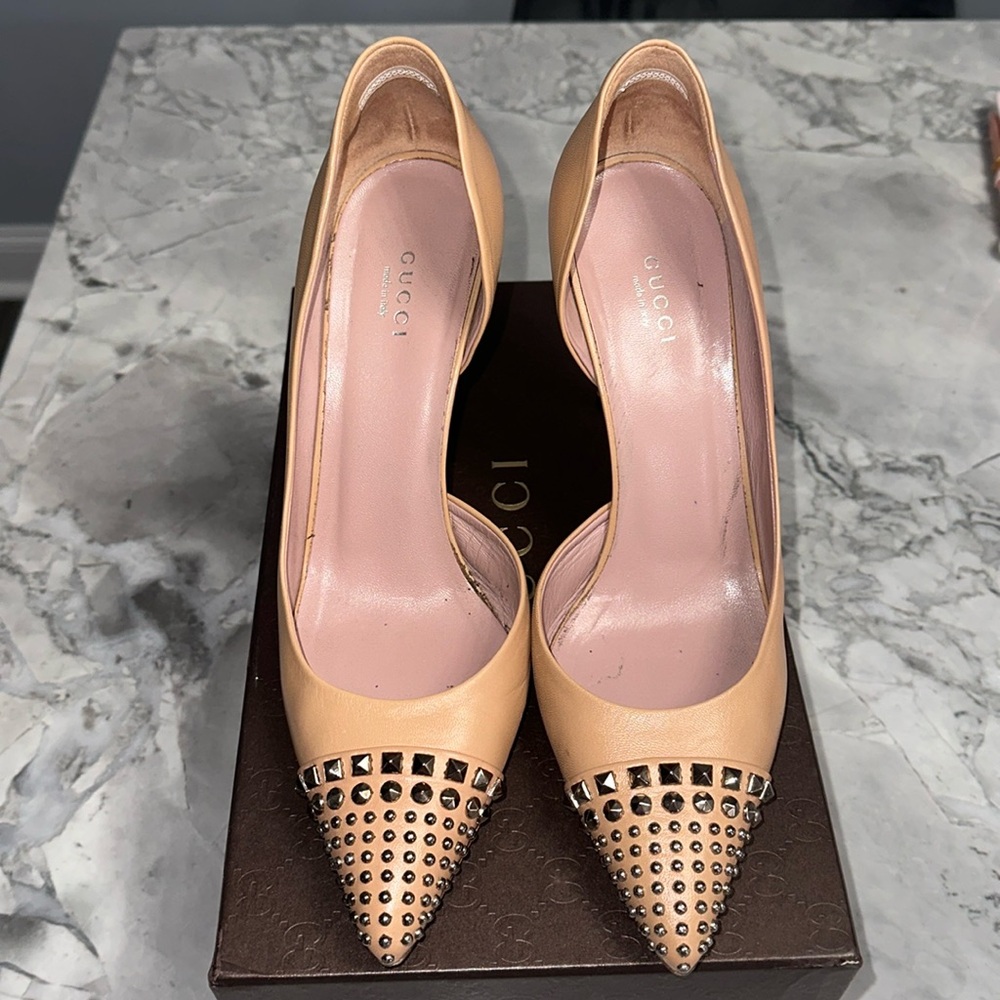 Gucci Camelia heels